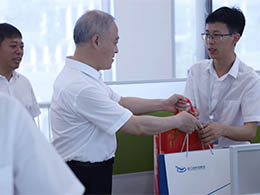 王安平赴培訓(xùn)公司開展高溫慰問