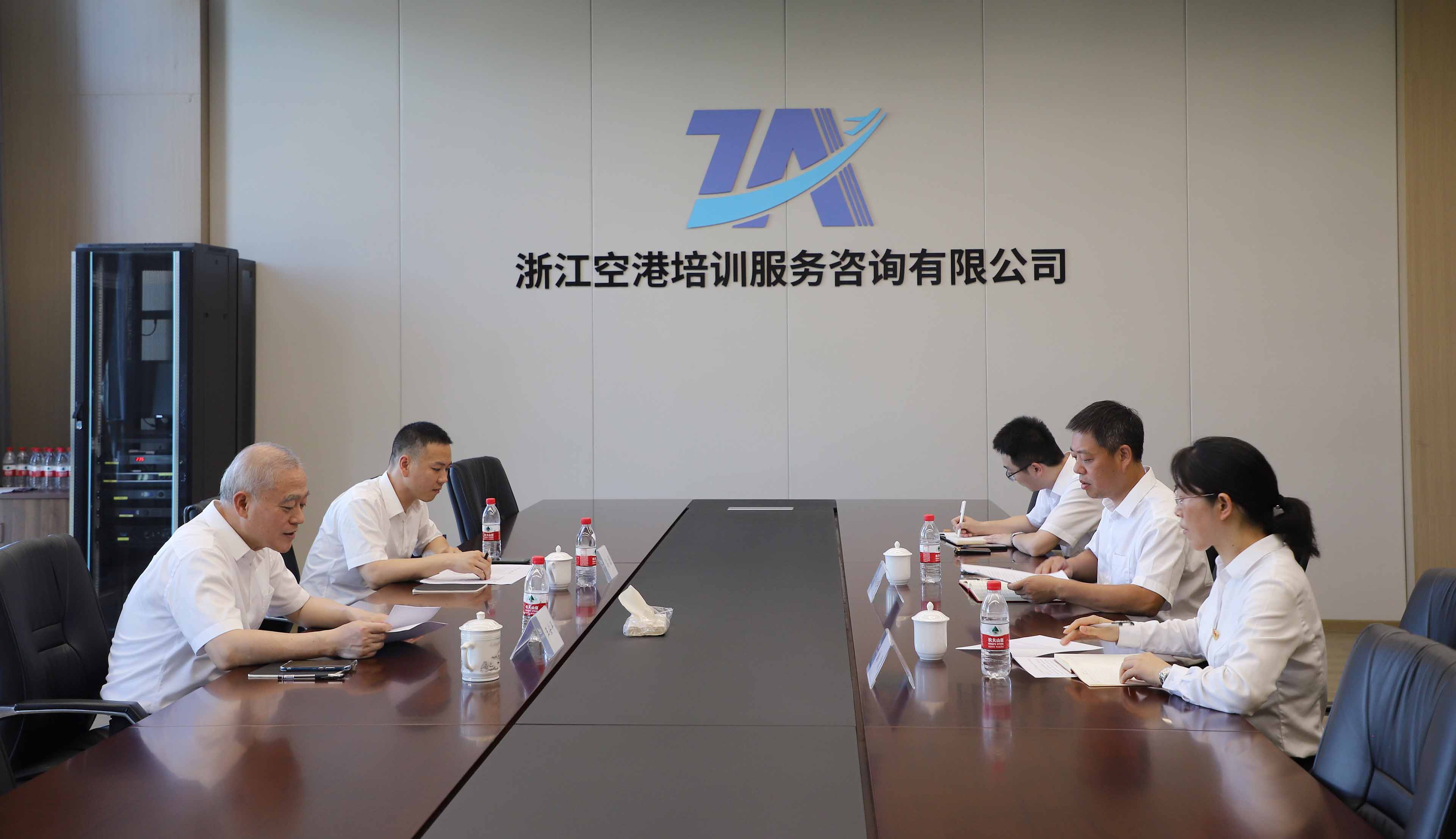 王安平赴培訓(xùn)公司開展高溫慰問并聽取班子成員落實(shí)“一崗雙責(zé)”情況報(bào)告